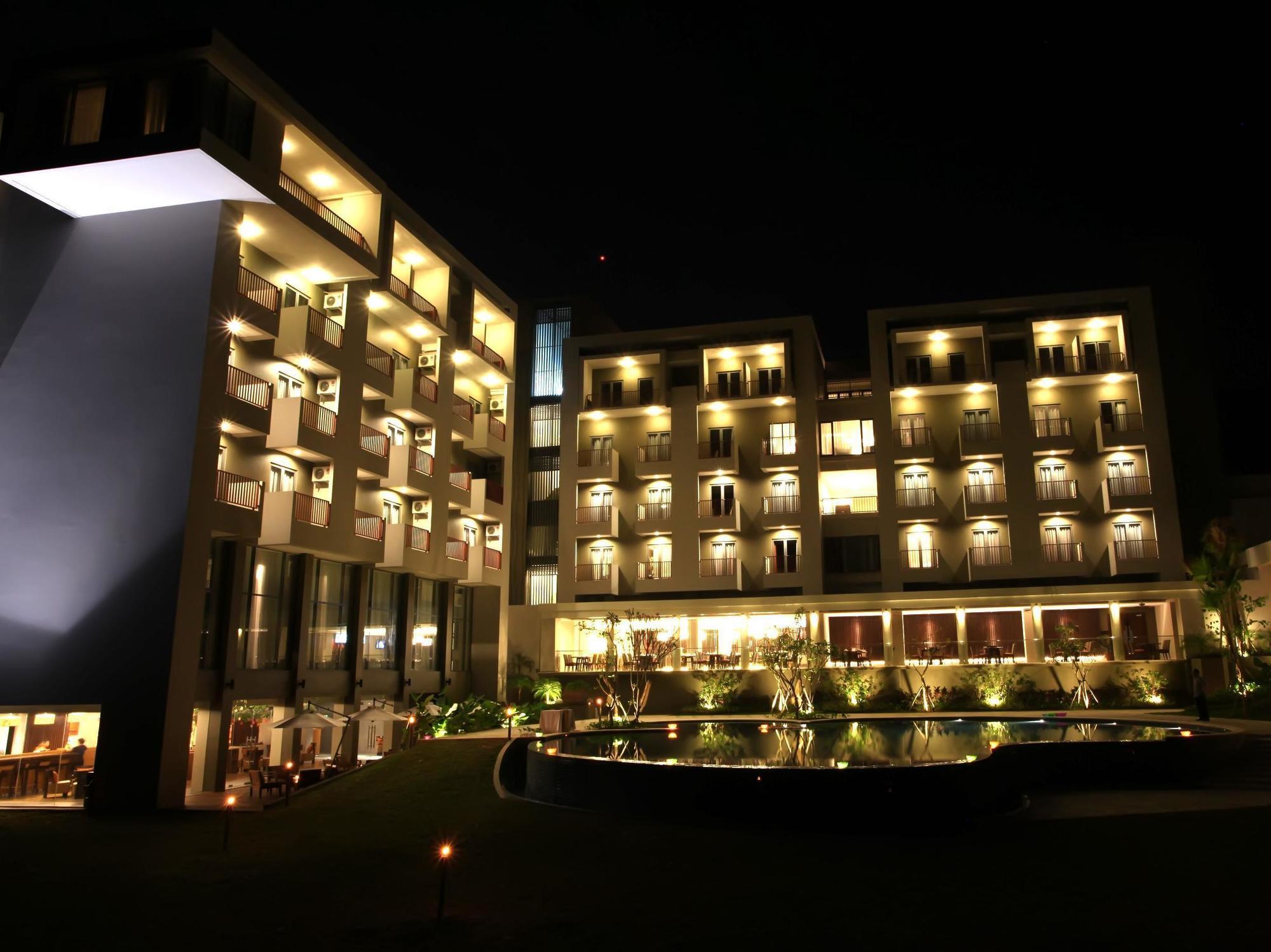 Soll Marina Hotel & Conference Center Bangka ปังกัลปีนัง ภายนอก รูปภาพ