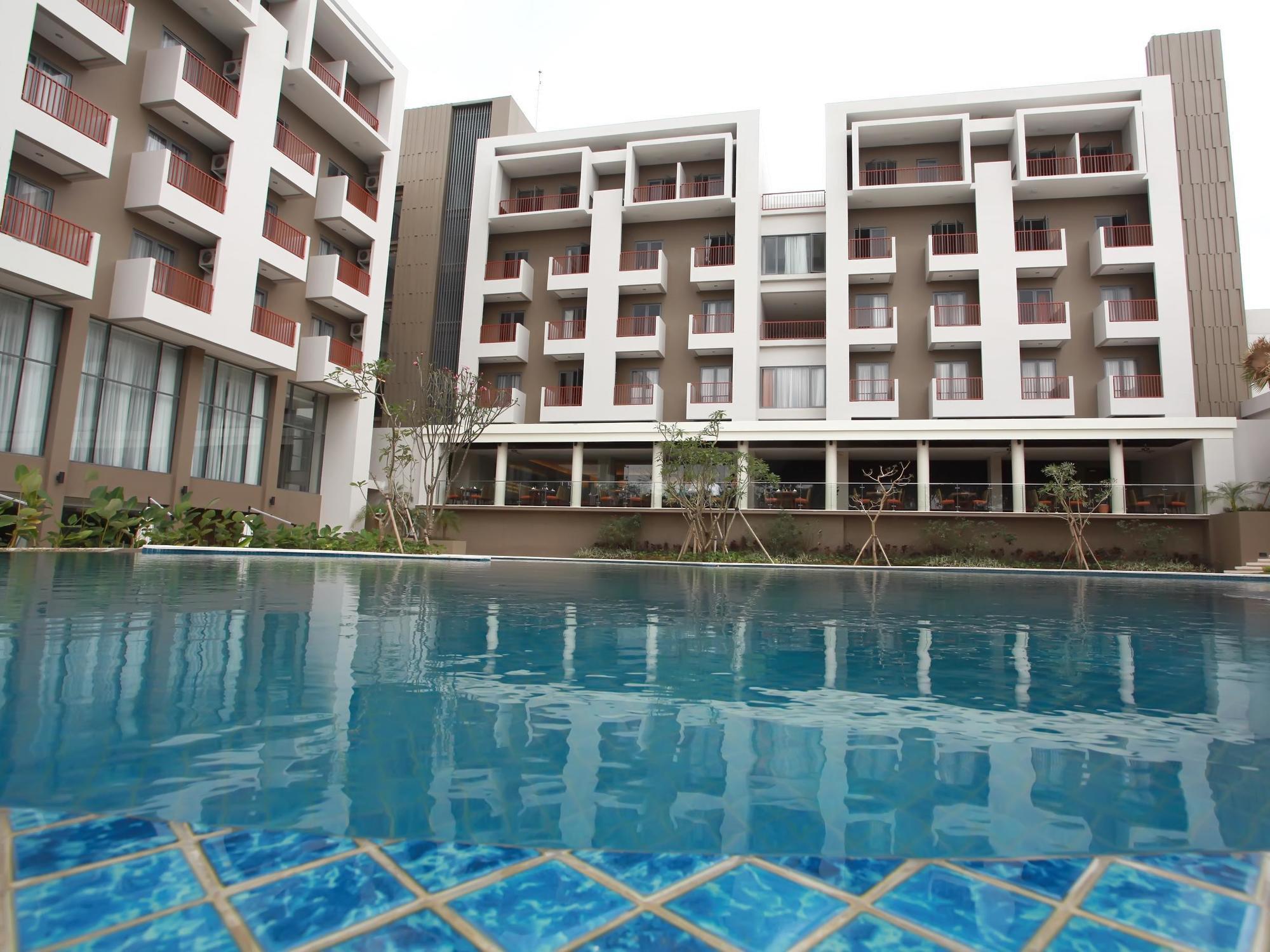 Soll Marina Hotel & Conference Center Bangka ปังกัลปีนัง ภายนอก รูปภาพ